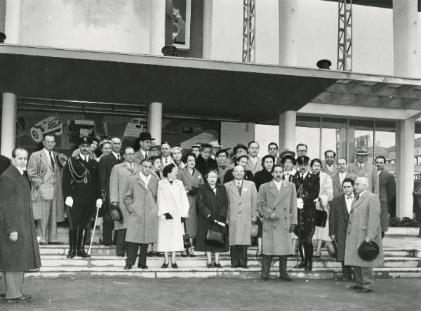 Fiera di Milano - Campionaria 1954 - Visita di una missione di commercianti e banchieri statunitensi e colombiani