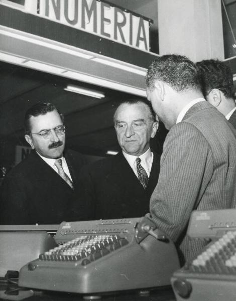 Fiera di Milano - Campionaria 1954 - Visita del presidente del Senato Cesare Merzagora
