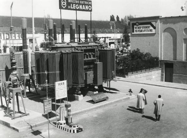Fiera di Milano - Campionaria 1954 - Area espositiva all'aperto delle Industrie elettriche di Legnano