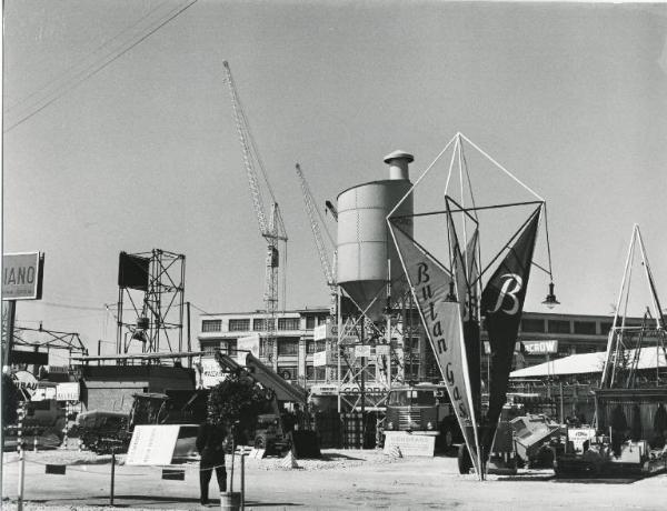 Fiera di Milano - Campionaria 1954 - Zona De Finetti - Settore delle macchine edili e stradali