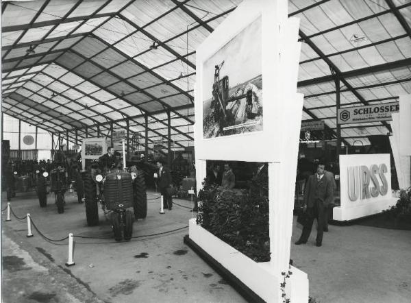 Fiera di Milano - Campionaria 1954 - Zona De Finetti - Settore delle macchine edili