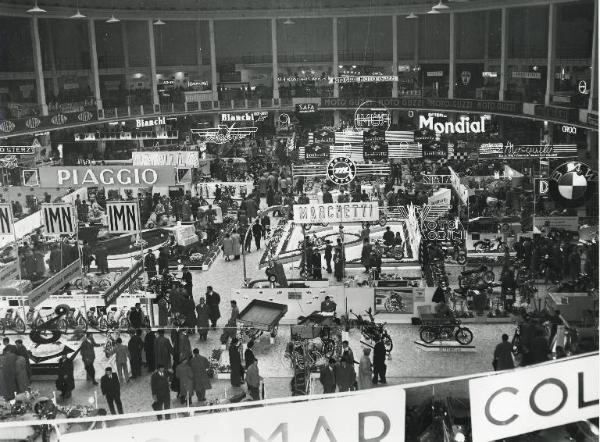Fiera di Milano - Campionaria 1954 - Salone dell'auto, avio, moto, ciclo e accessori nel palazzo dello sport