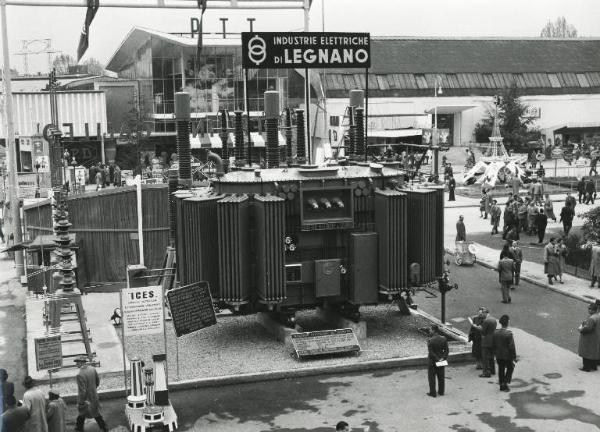 Fiera di Milano - Campionaria 1954 - Area espositiva all'aperto delle Industrie elettriche di Legnano