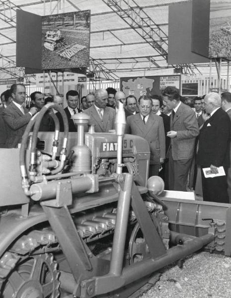 Fiera di Milano - Campionaria 1955 - Visita dell'onorevole Palmiro Togliatti