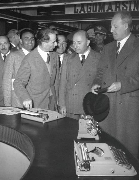 Fiera di Milano - Campionaria 1955 - Visita del presidente del Consiglio dei ministri Mario Scelba