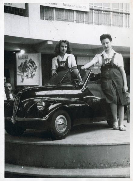 Fiera di Milano - Campionaria 1947 - Salone della motonautica, auto, moto, ciclo e accessori nel palazzo dello sport - Stand dell'ALCA (Anonima Lombarda Cabotaggio Aereo)