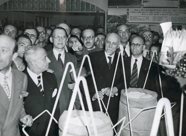 Fiera di Milano - Campionaria 1947 - Visita del presidente del Consiglio Alcide De Gasperi