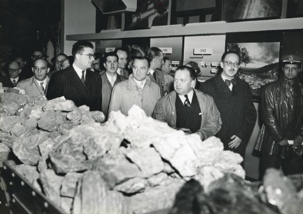 Fiera di Milano - Campionaria 1948 - Visita del ministro francese dell'industria e del commercio Robert Lacoste in occasione della Giornata della Francia