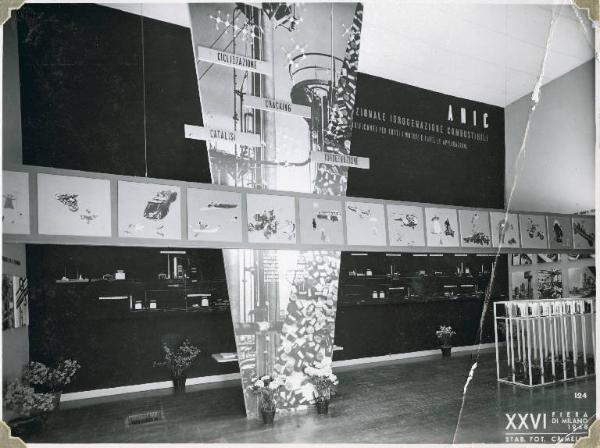 Fiera di Milano - Campionaria 1948 - Padiglione del Gruppo Montecatini - Sala dell'ANIC (Azienda Nazionale Idrogenazione Carburanti)