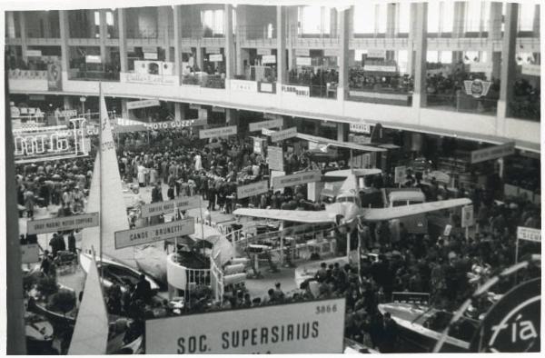 Fiera di Milano - Campionaria 1948 - Salone della motonautica, aeronautica, autoveicoli e accessori nel palazzo dello sport