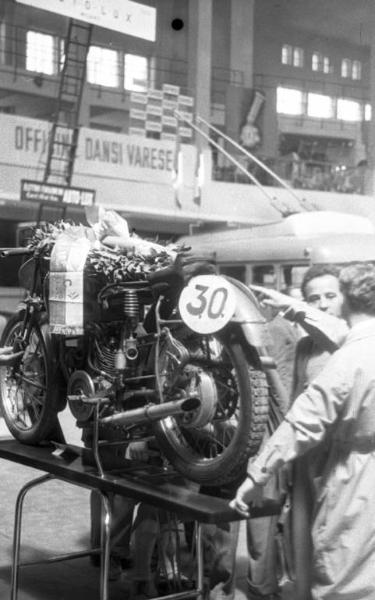 Fiera di Milano - Campionaria 1947 - Padiglione 31 - Motocicletta Sertum