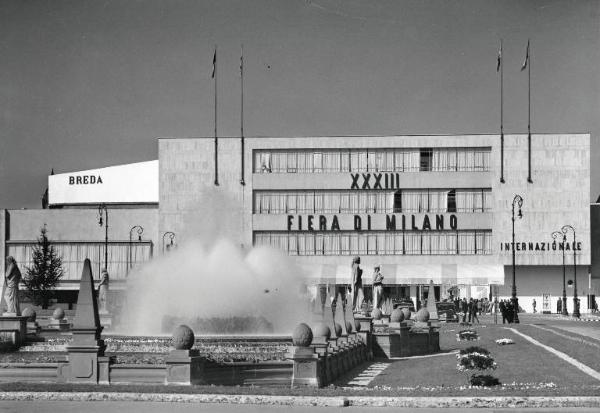 Fiera di Milano - Campionaria 1955 - Entrata di piazzale Giulio Cesare