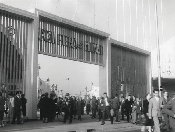 Fiera di Milano - Campionaria 1955 - Entrata di via Spinola