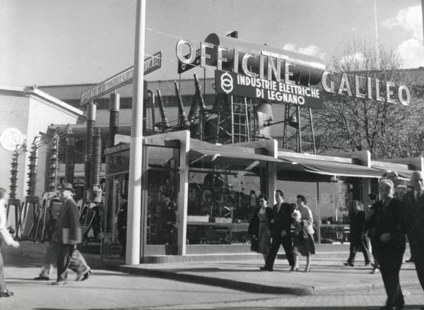 Fiera di Milano - Campionaria 1955 - Area espositiva all'aperto delle Officine Galileo