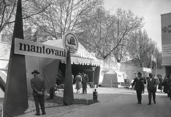 Fiera di Milano - Campionaria 1955 - Mostra del campeggio e dello sport all'aria libera