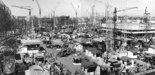 Fiera di Milano - Campionaria 1955 - Settore dell'edilizia - Veduta panoramica