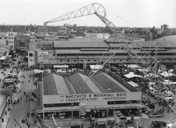 Fiera di Milano - Campionaria 1955 - Settore dell'edilizia - Veduta dall'alto