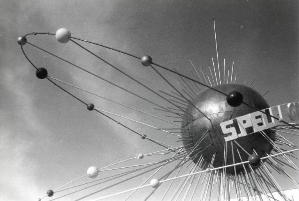 Fiera di Milano - Campionaria 1955 - Installazione pubblicitaria della San Pellegrino