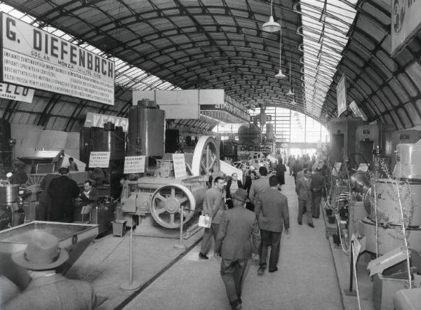 Fiera di Milano - Campionaria 1955 - Padiglione delle macchine olearie - Interno