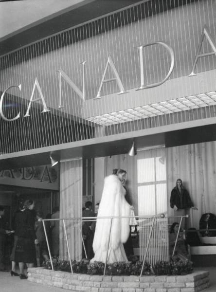 Fiera di Milano - Campionaria 1955 - Palazzo delle nazioni - Mostra ufficiale del Canada