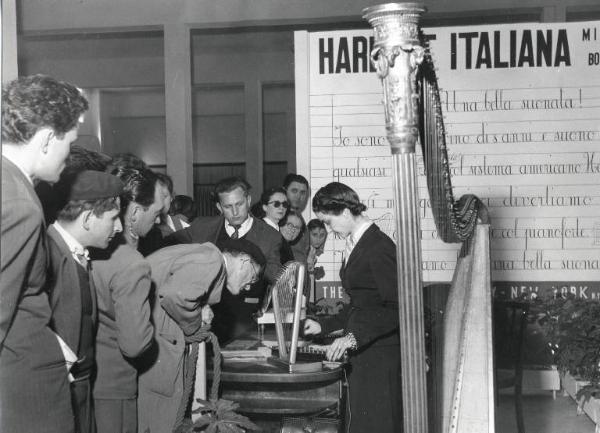 Fiera di Milano - Campionaria 1955 - Palazzo delle nazioni - Salone della musica - Strumenti musicali