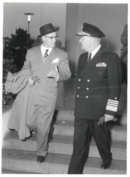 Fiera di Milano - Campionaria 1956 - Visita dell'ammiraglio William M. Fechteler