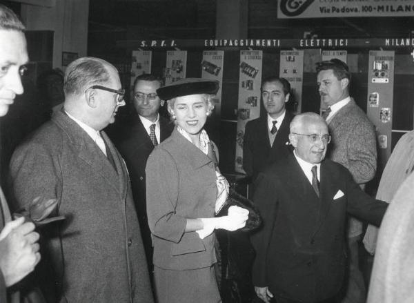Fiera di Milano - Campionaria 1956 - Visita dell'ambasciatrice americana Clare Boothe Luce