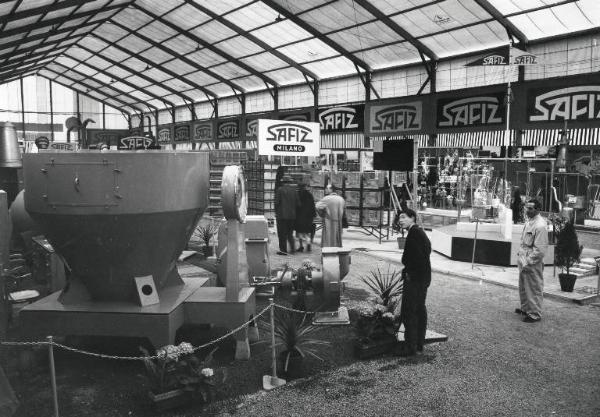 Fiera di Milano - Campionaria 1956 - Padiglione attrezzature per stalle, materiale avicolo, veterinaria e articoli zootecnici - Stand della Safiz