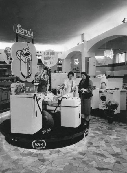 Fiera di Milano - Campionaria 1956 - Padiglione delle forniture e impianti per la casa, alberghi e negozi - Interno