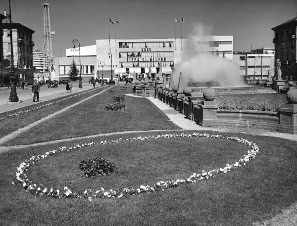 Fiera di Milano - Campionaria 1957 - Entrata di piazza Giulio Cesare
