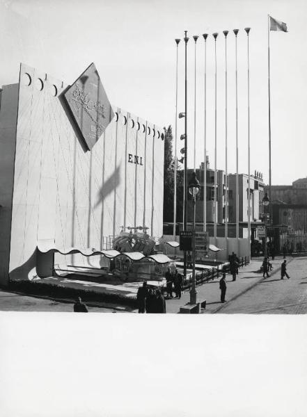 Fiera di Milano - Campionaria 1957 - Padiglione dell'ENI (Ente Nazionale Idrocarburi) - Veduta esterna