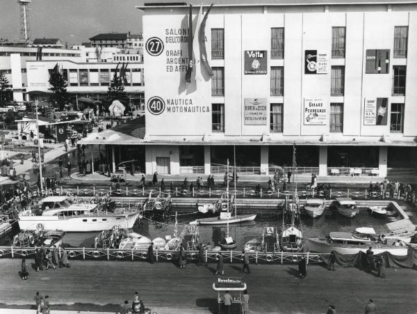 Fiera di Milano - Campionaria 1957 - Darsena e padiglione del Salone della nautica - Padiglione del Salone dell'argenteria, oreficeria, orologeria e affini