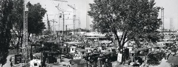 Fiera di Milano - Campionaria 1957 - Settore dell'edilizia - Veduta panoramica