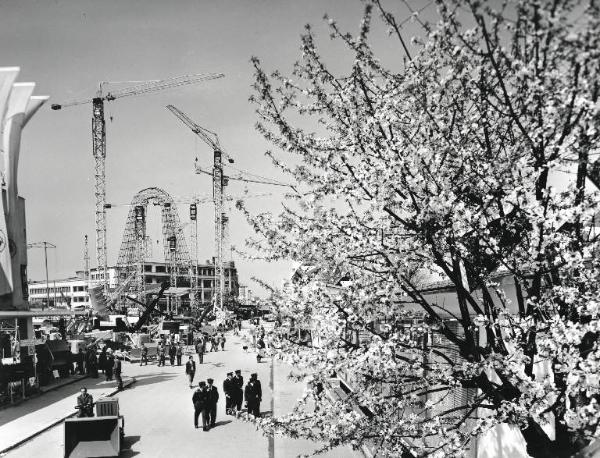 Fiera di Milano - Campionaria 1958 - Viale del lavoro - Settore dell'edilizia