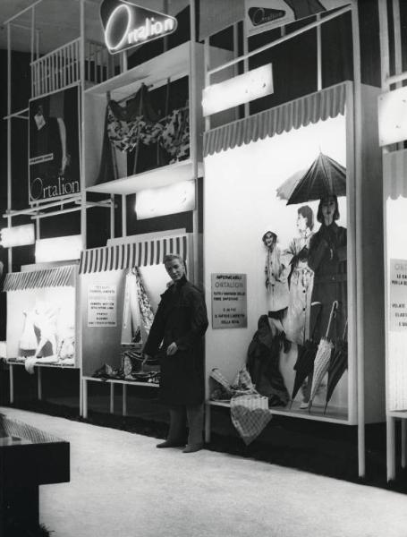 Fiera di Milano - Campionaria 1958 - Padiglione tessili, abbigliamento e confezioni in serie - Interno