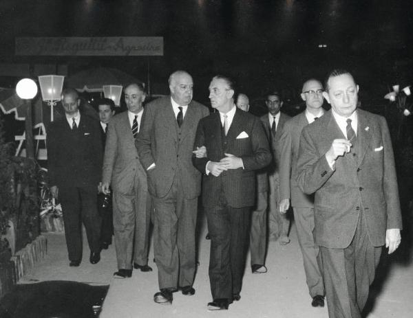 Fiera di Milano - Campionaria 1959 - Visita del ministro dei trasporti Armando Angelini