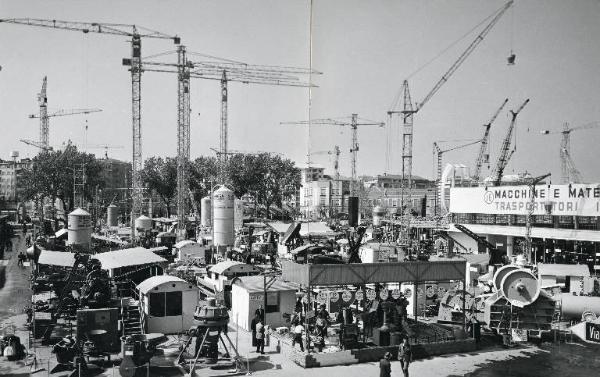 Fiera di Milano - Campionaria 1959 - Settore dell'edilizia - Veduta panoramica
