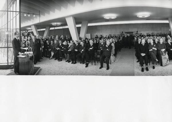 Fiera di Milano - Campionaria 1960 - Visita del ministro dell'industria e del commercio Emilio Colombo in occasione della inaugurazione - Discorso del ministro Emilio Colombo
