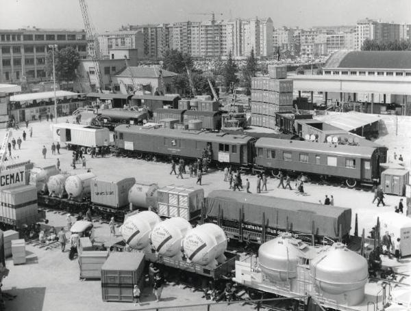 Fiera di Milano - Campionaria 1960 - Esposizione di sistemi di trasporto su rotaia