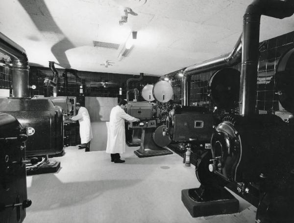 Fiera di Milano - Campionaria 1960 - Palazzo delle nazioni - 1° Mercato Internazionale del Film e del Documentario (MIFED) - Cabina di proiezione