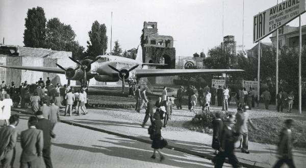Fiera di Milano - Campionaria 1946 - FIAT - Aeroplano trimotore per trasporti civili G.12 CA