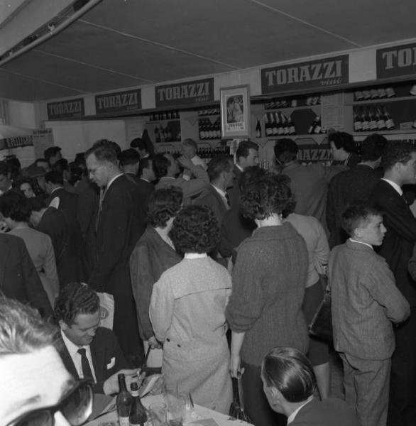Fiera di Milano - Campionaria 1952 - Bar Torazzi - Visitatori