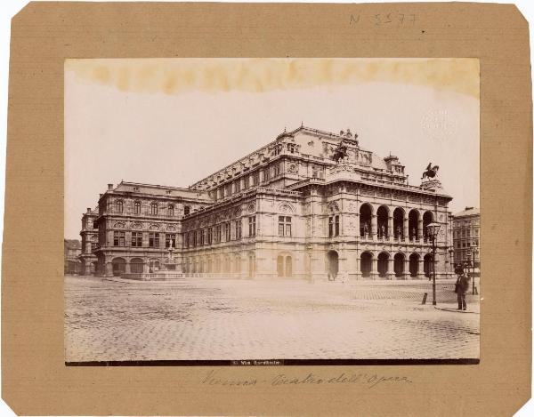 Vienna - Veduta della Staatsoper (Teatro dell'Opera) - Esterno