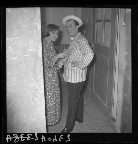 Ritratto di coppia - Sandra Mondaini ed Erminio Macario - Mantova - Teatro Sociale - Interno