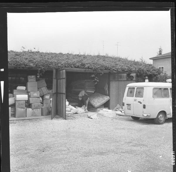 Terremoto Friuli 1976 - Raccolta materassi e aiuti - Mantova - Viale Piave - Sede della Croce Rossa Provinciale