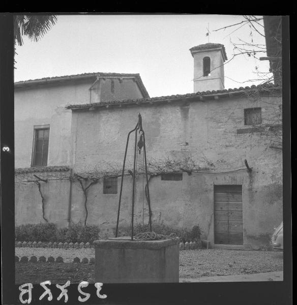 Castiglione delle Stiviere - Via Sinigaglia - Ex convento dei Cappuccini - Cortile interno con pozzo