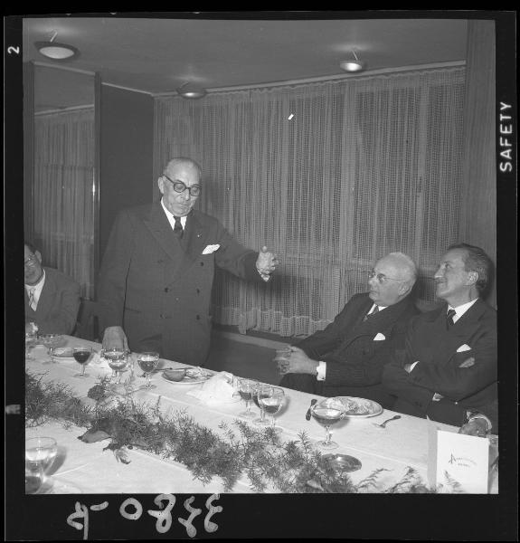 Ritratto maschile - Intervento del cav. Arnoldo Mondadori - Convegno degli << Ambasciatori di Mantova >> -  Pranzo - Milano - American hotel