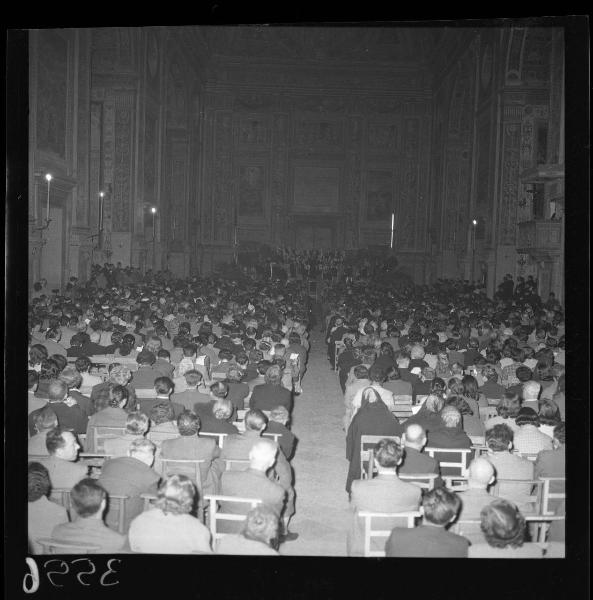 Concerto di musiche Perosiane - Platea in ascolto - Mantova - Basilica di S. Andrea - Interno