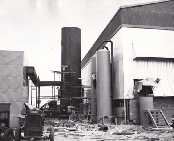 Innocenti - Impianto siderurgico dell'Orinoco - Impianti tecnologici - Impianto dell'ossigeno: colonna di frazionamento e torri per la soda