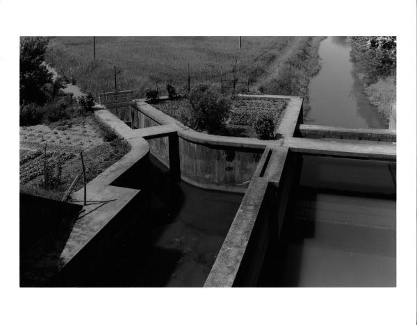 Castelnuovo Bocca d'Adda - Impianto idrovoro per la bonifica - Paratoia - Canali - Vegetazione